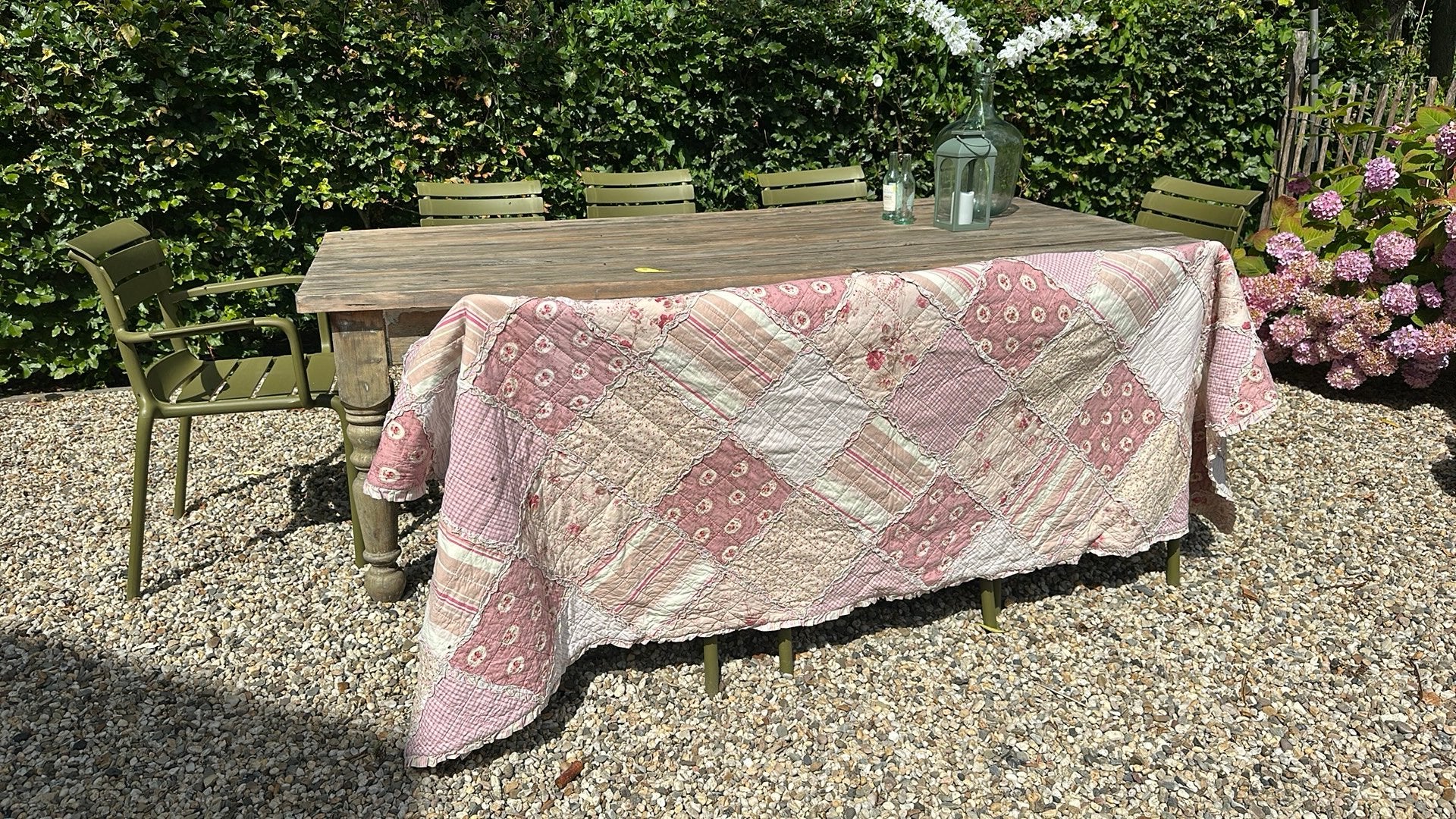 Prachtige roze patchwork bloemen quilt van Riviera Maison, Ophalen of Verzenden, Zo goed als nieuw