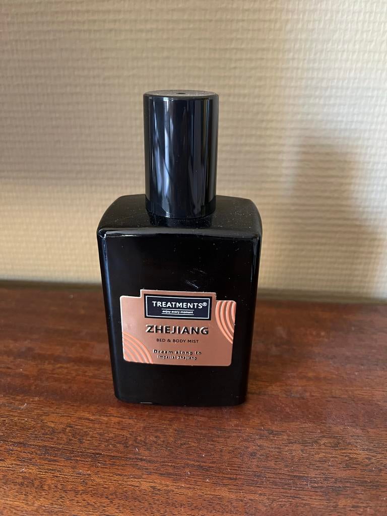 Treatments Zhejiang Bed & Body Mist, Sieraden, Tassen en Uiterlijk, Uiterlijk | Parfum, Gebruikt, Ophalen of Verzenden