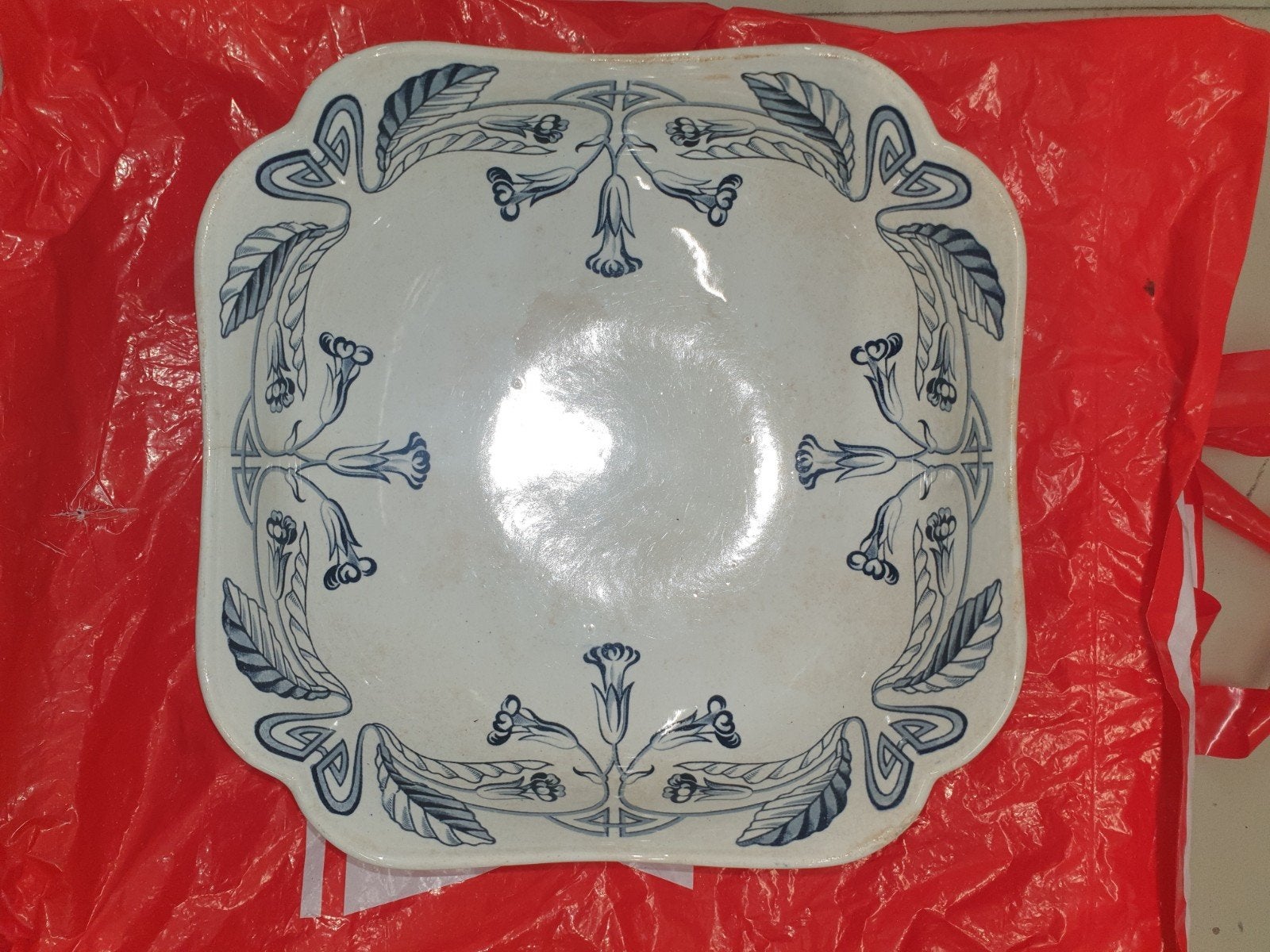 Antieke aardewerken schaal met blauw decor 'Martha', Ophalen of Verzenden