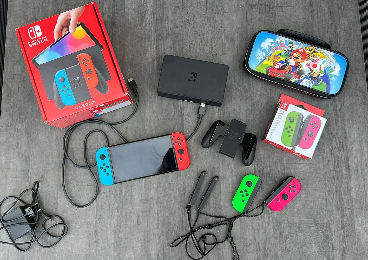 Nintendo switch Oled, Spelcomputers en Games, Ophalen of Verzenden, Gebruikt, Met 3 controllers of meer, Switch OLED