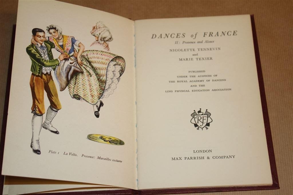 Dances of France 2 [1957]. Handboek Europese volksdansen., Boeken, Kunst en Cultuur | Dans en Theater, Ophalen of Verzenden, Gelezen