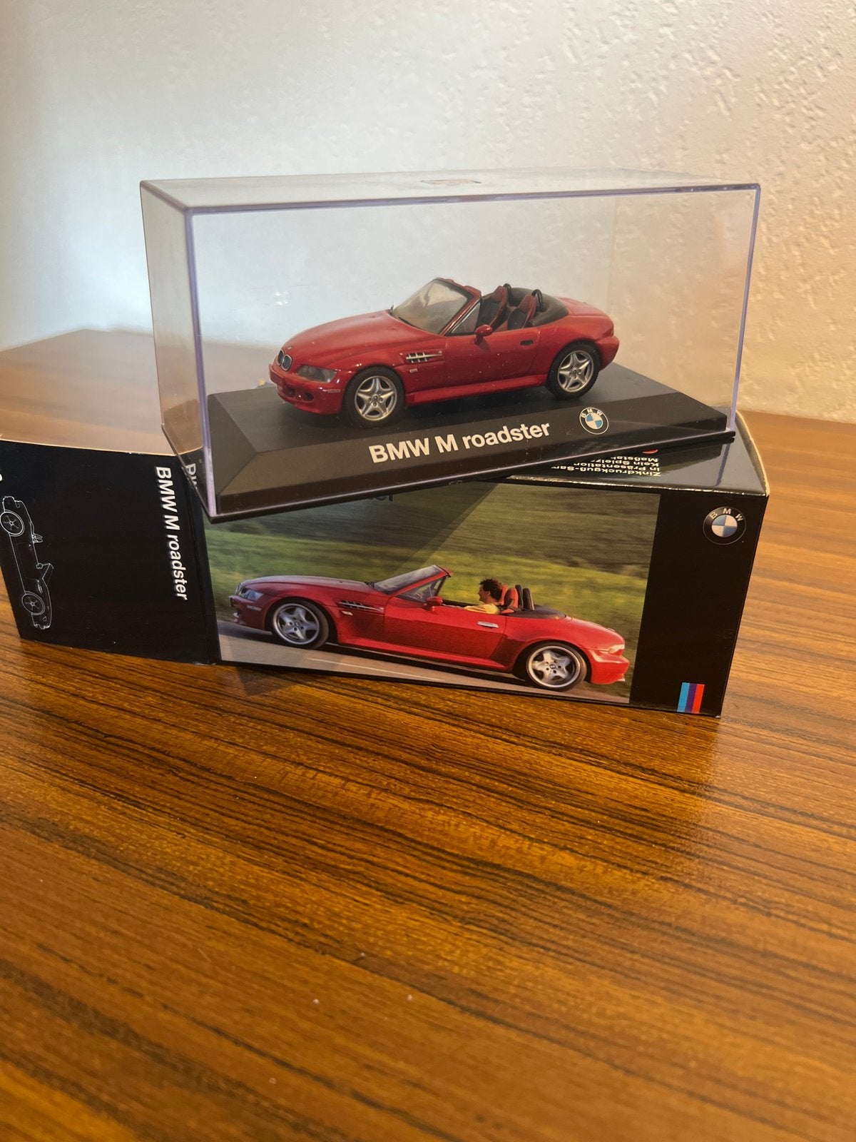 BMW M Roadster schaalmodel - Rood, Nieuw in doos, Hobby en Vrije tijd, Modelauto's | 1:43, Ophalen of Verzenden, Zo goed als nieuw