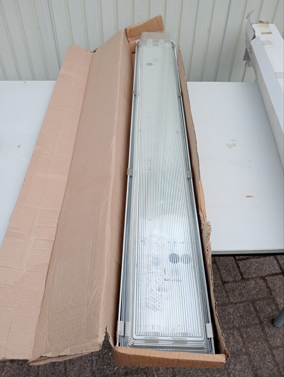 Nieuwe TL-armatuur met kap - Ideaal voor garage/werkplaats, Ophalen of Verzenden