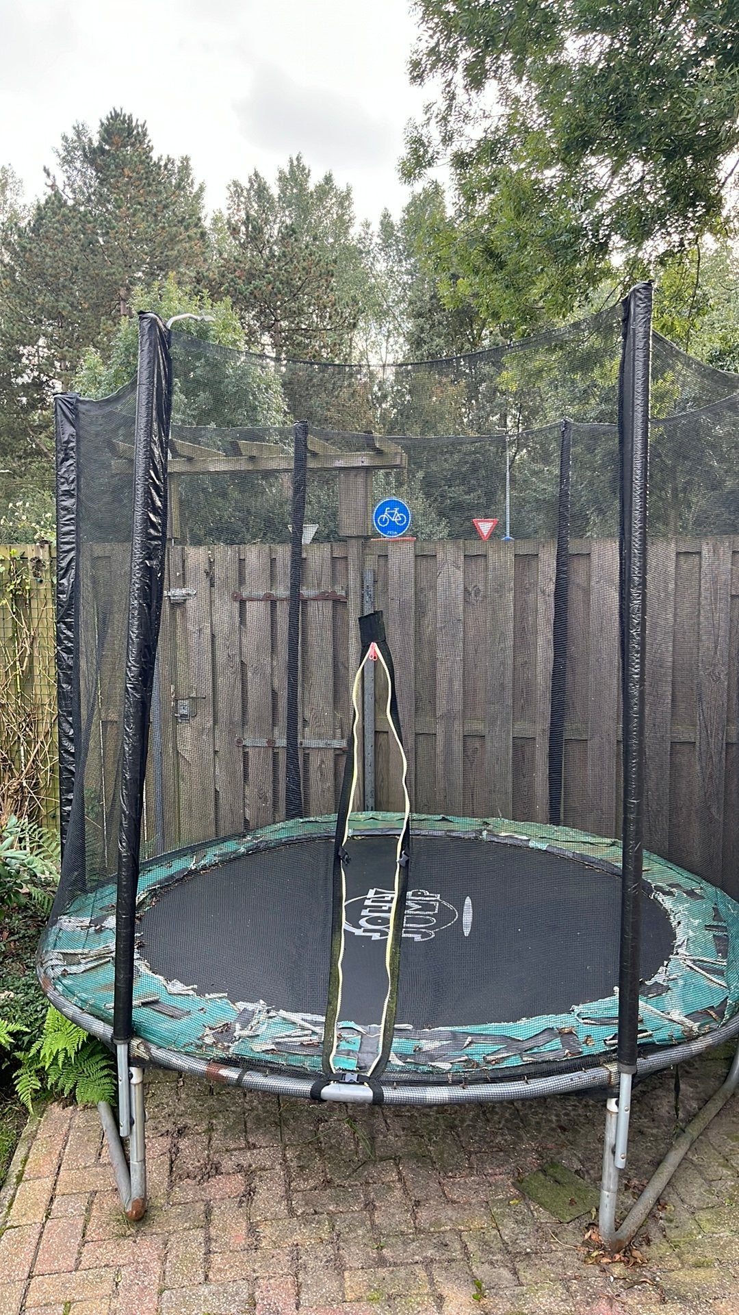 Trampoline 235/180, Ophalen, Gebruikt
