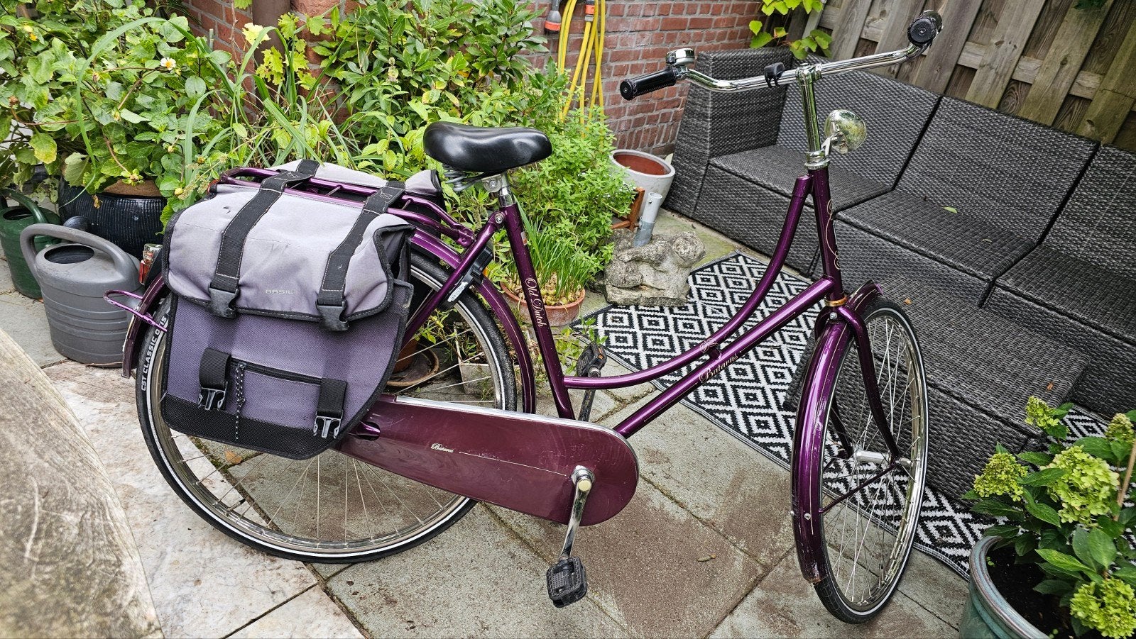Paarse Batavus omafiets met axa ringslot en fietstassen, Fietsen en Brommers, Ophalen, Gebruikt, Versnellingen