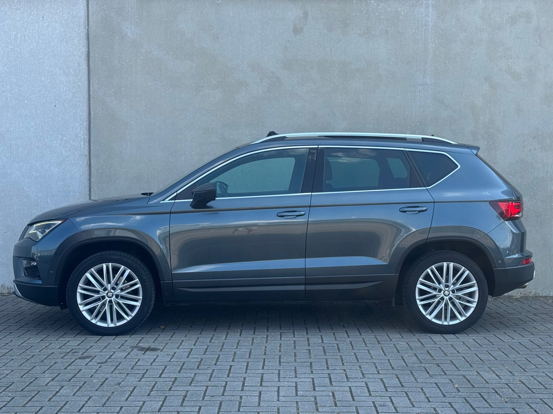 Seat ATECA 1.4 EcoTSI XCELLENCE NAV PANO DAK AUTOMAAT STL VE, Auto's, 4 cilinders, 150 pk, Verwarmde buitenspiegels, 1600 kg