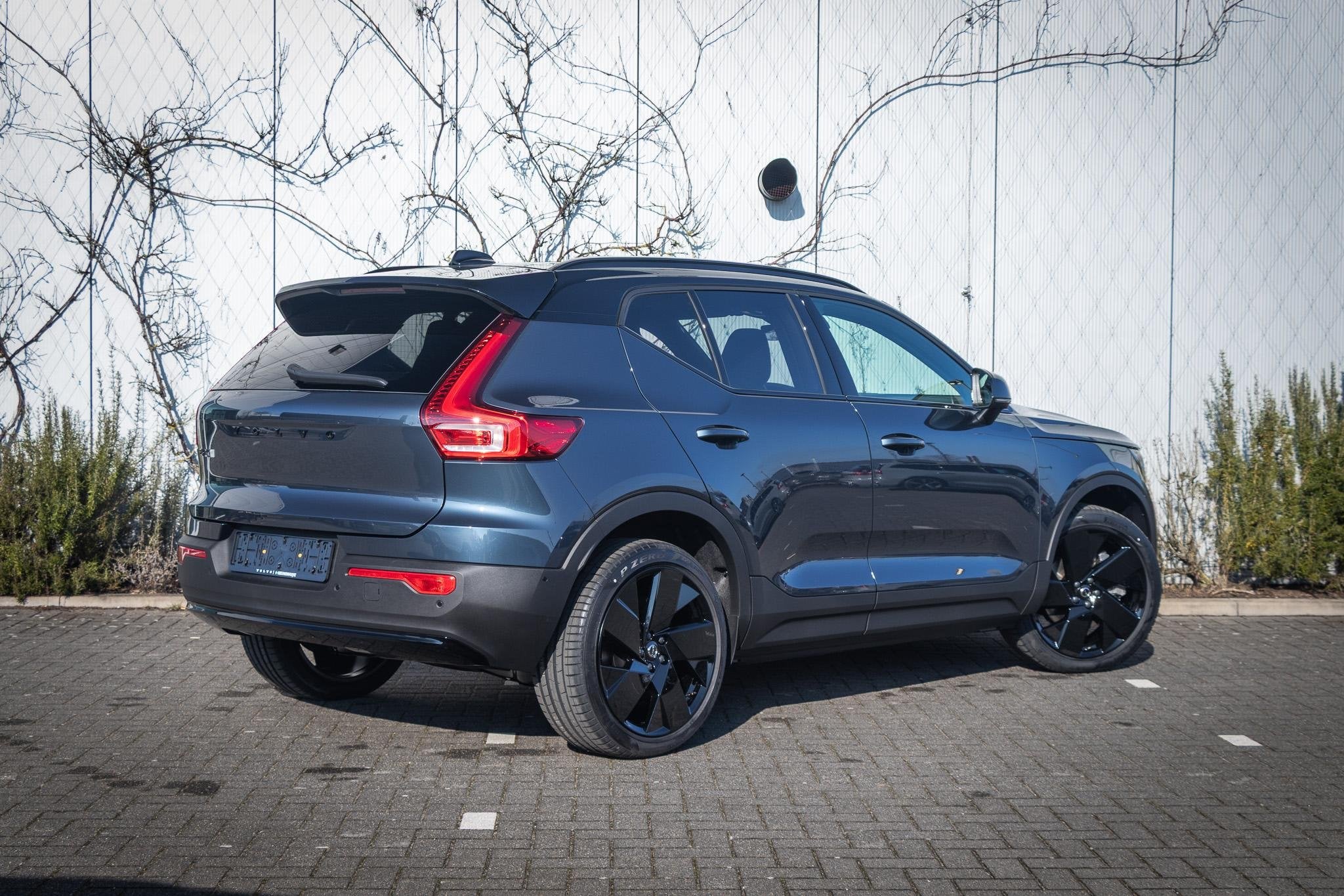 Volvo EX40 Single Motor Ext. Range Ultra Black Edition 82 kW, Auto's, Automaat, 12 maanden, Achterwielaandrijving, Blauw