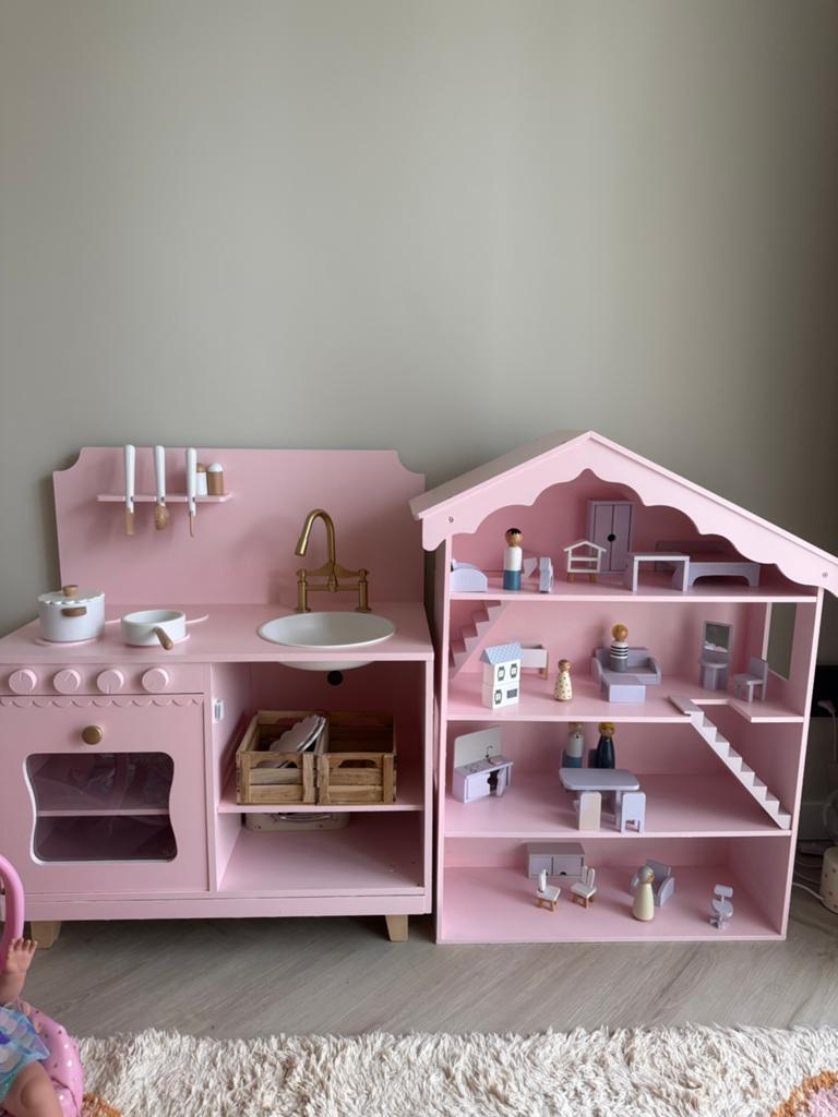 Speelkeuken en poppenhuis van Petite Amelie, Kinderen en Baby's, Speelgoed | Poppenhuizen, Zo goed als nieuw, Poppenhuis, Ophalen