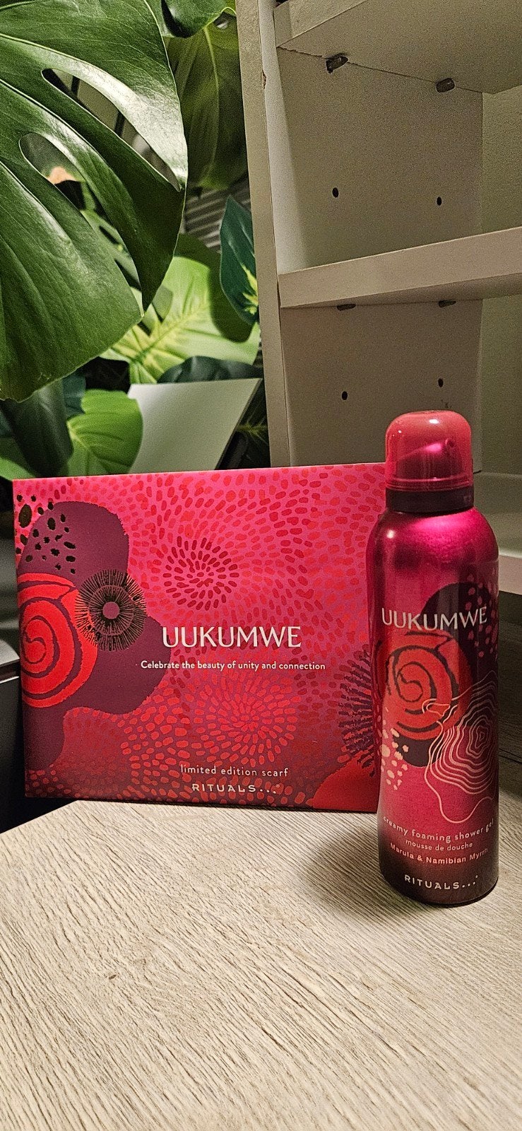Rituals UUKUMWE Limited Edition Showergel en Sjaaltje, Ophalen of Verzenden, Nieuw, Bad & Douche