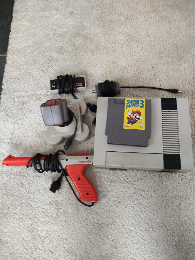 Nintendo nes 8 bit met joystick quickjoy pistool zapper, Spelcomputers en Games, Spelcomputers | Nintendo NES, Gebruikt, Met 1 controller