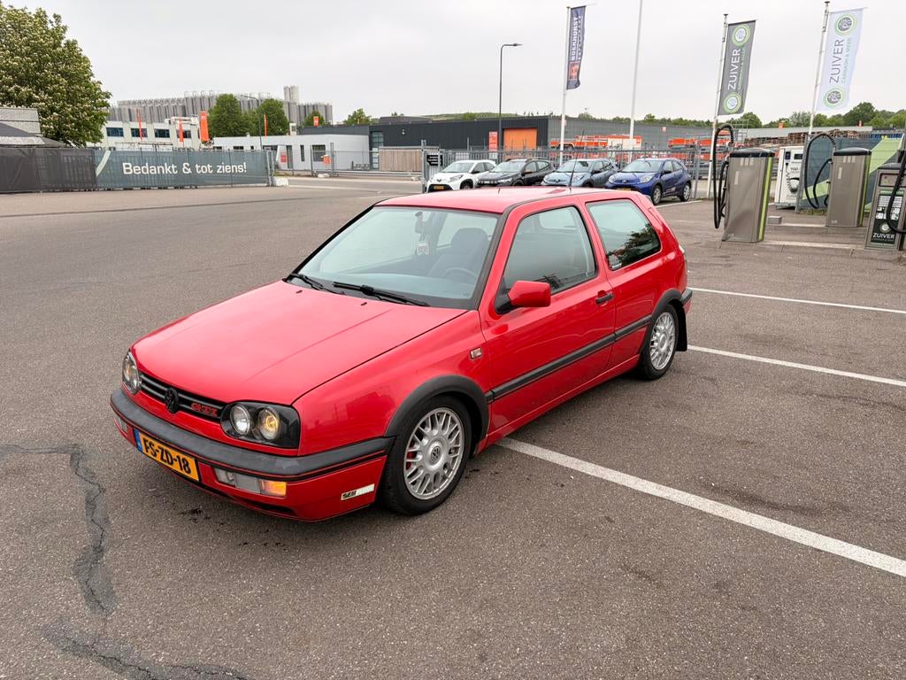 Volkswagen Golf 3 GTI 1992 Rood, Auto's, Voorwielaandrijving, Stof, 4 cilinders, Origineel Nederlands