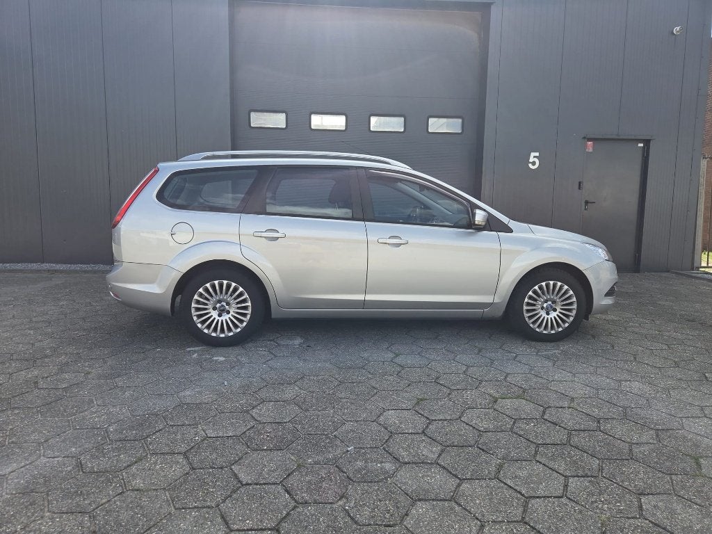 Foto 2 van Ford Focus 1.8 92KW Wagon 2010 Grijs