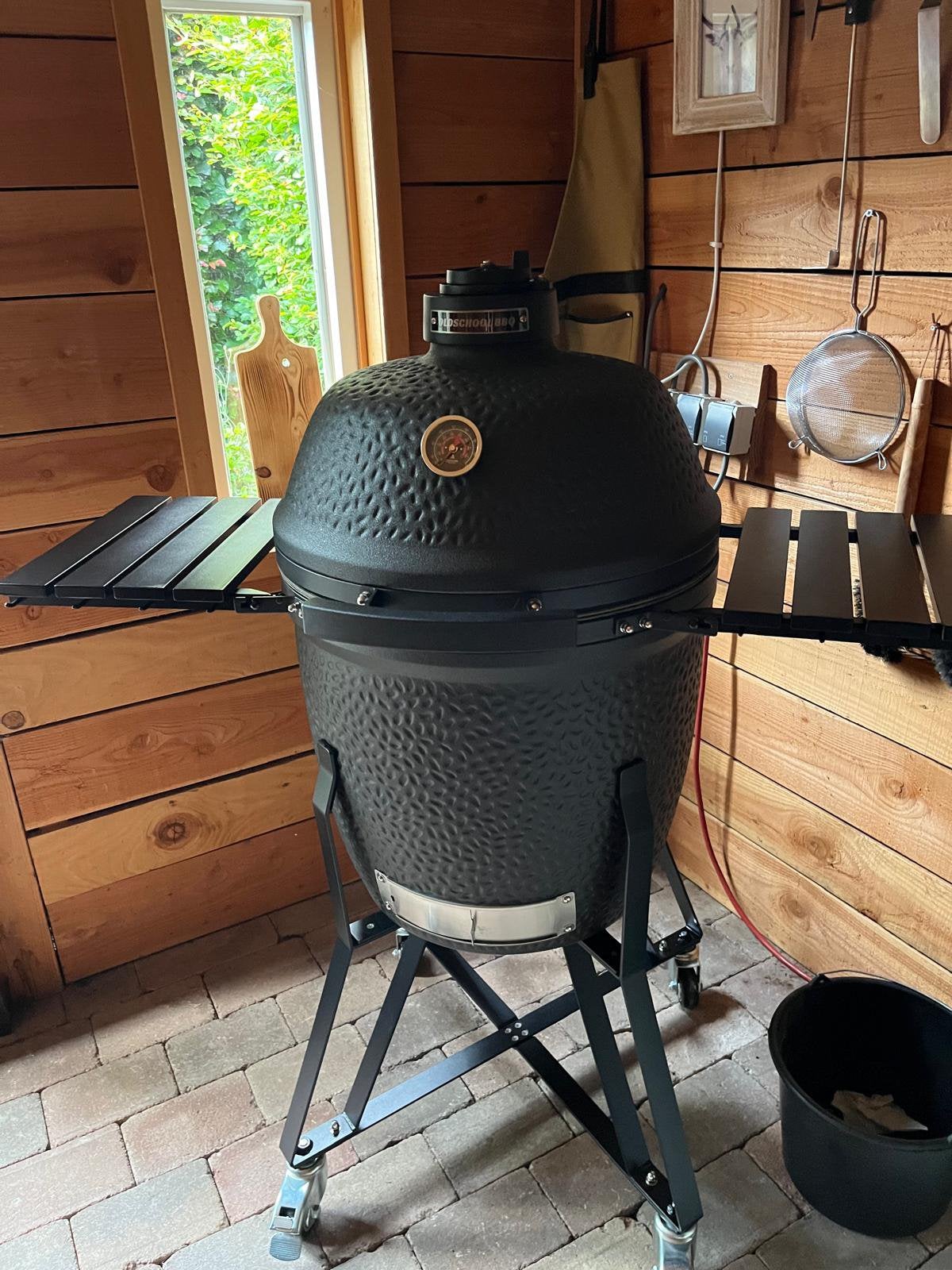 Te koop Oldschool kamado zgan met extra roosters, Ophalen, Zo goed als nieuw