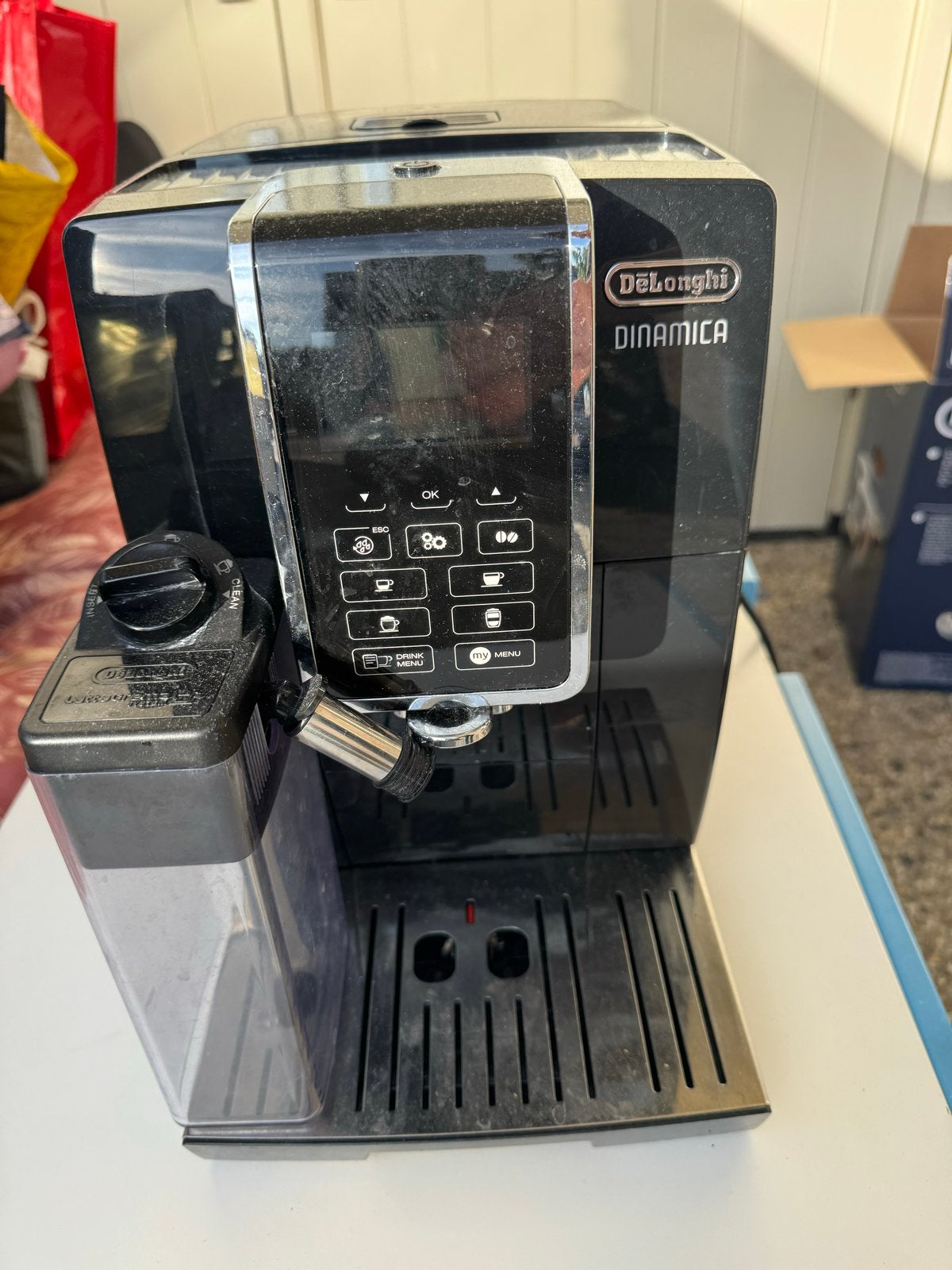 DeLonghi Dinamica Koffiemachine - defect -kortsluiting, Ophalen, Afneembaar waterreservoir, Gebruikt, Koffiemachine