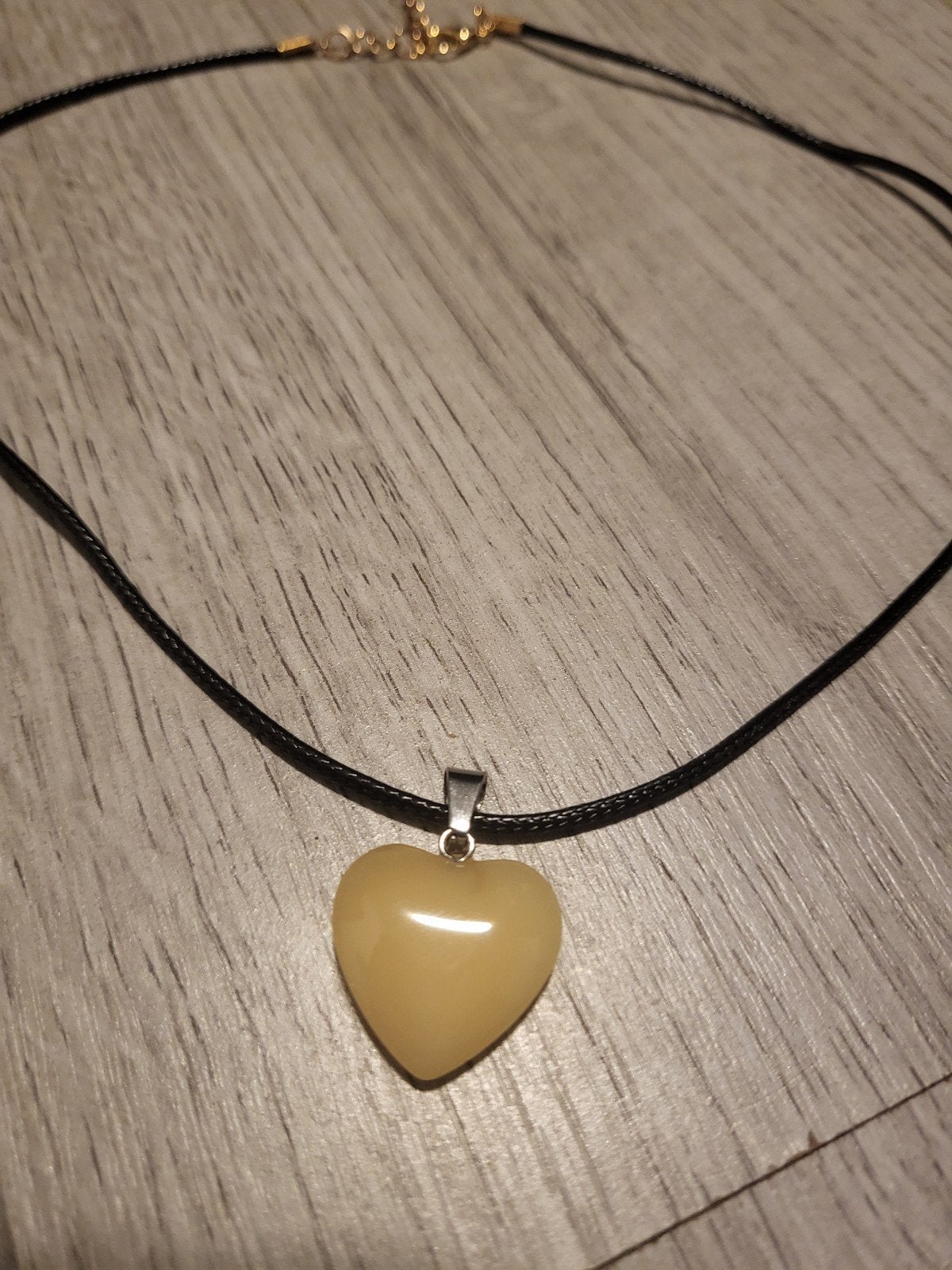 Nieuwe hartvormige ketting met hanger, Sieraden, Tassen en Uiterlijk, Met hanger, Beige, Nieuw, Ophalen of Verzenden