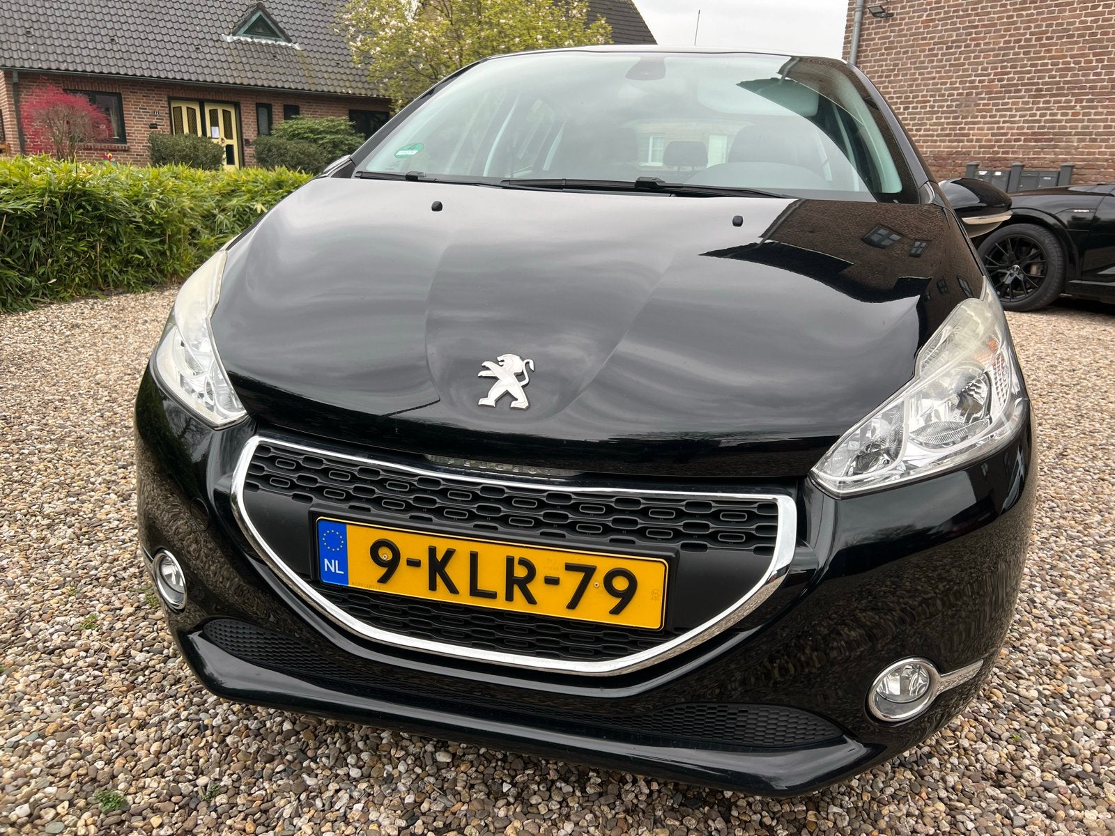Peugeot 208 1.2 VTI 60KW/82PK 5-D 2013 Zwart, Voorwielaandrijving, 31 €/maand, 1199 cc, Zwart