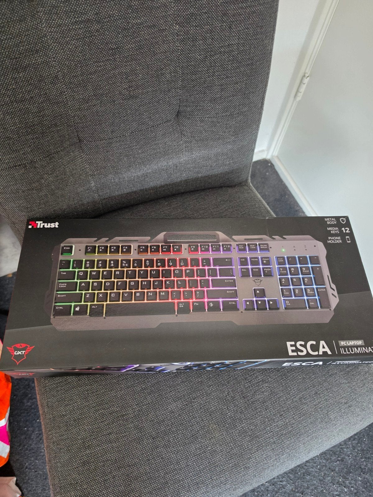 Trust GXT 830-RW Esca Gaming Toetsenbord - RGB Verlichting, Gaming toetsenbord, Nieuw, Ophalen of Verzenden, Trust