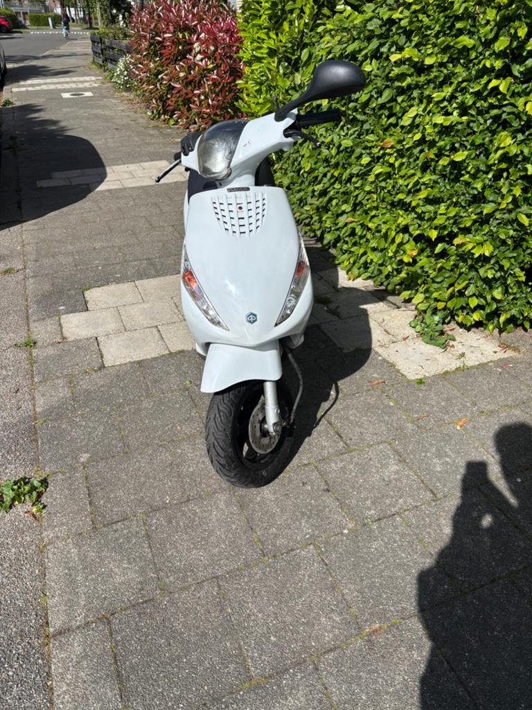 Zip 80cc, Fietsen en Brommers, Scooters | Piaggio, Zo goed als nieuw, Zip, Benzine, Ophalen