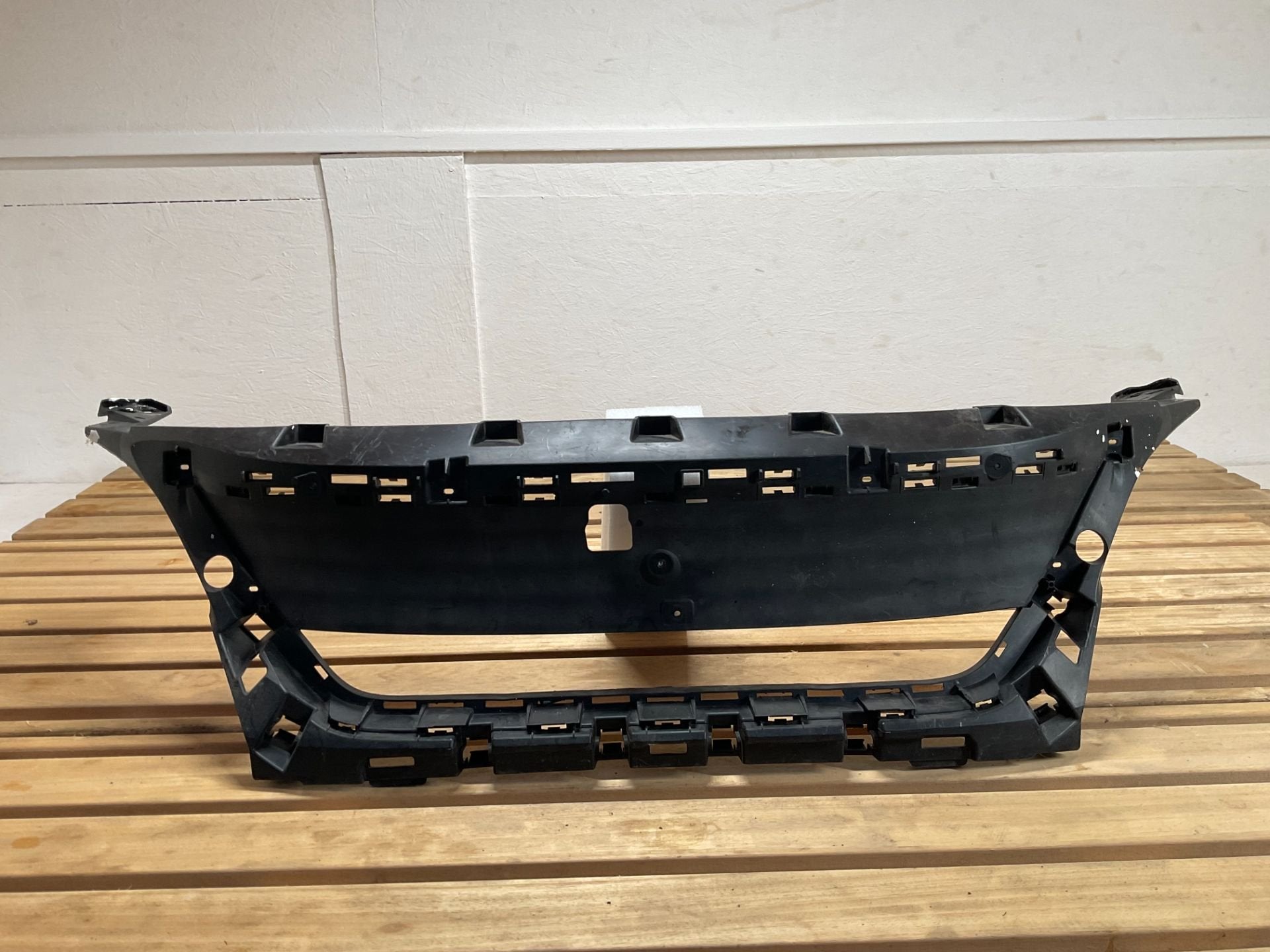 Bumper Grill Peugeot 3008 /5008 2016 9815317777 grill PE-031, Taurusavenue 1
2132 LS  Hoofddorp, NL, Gebruikt, Contact.group@renault.com