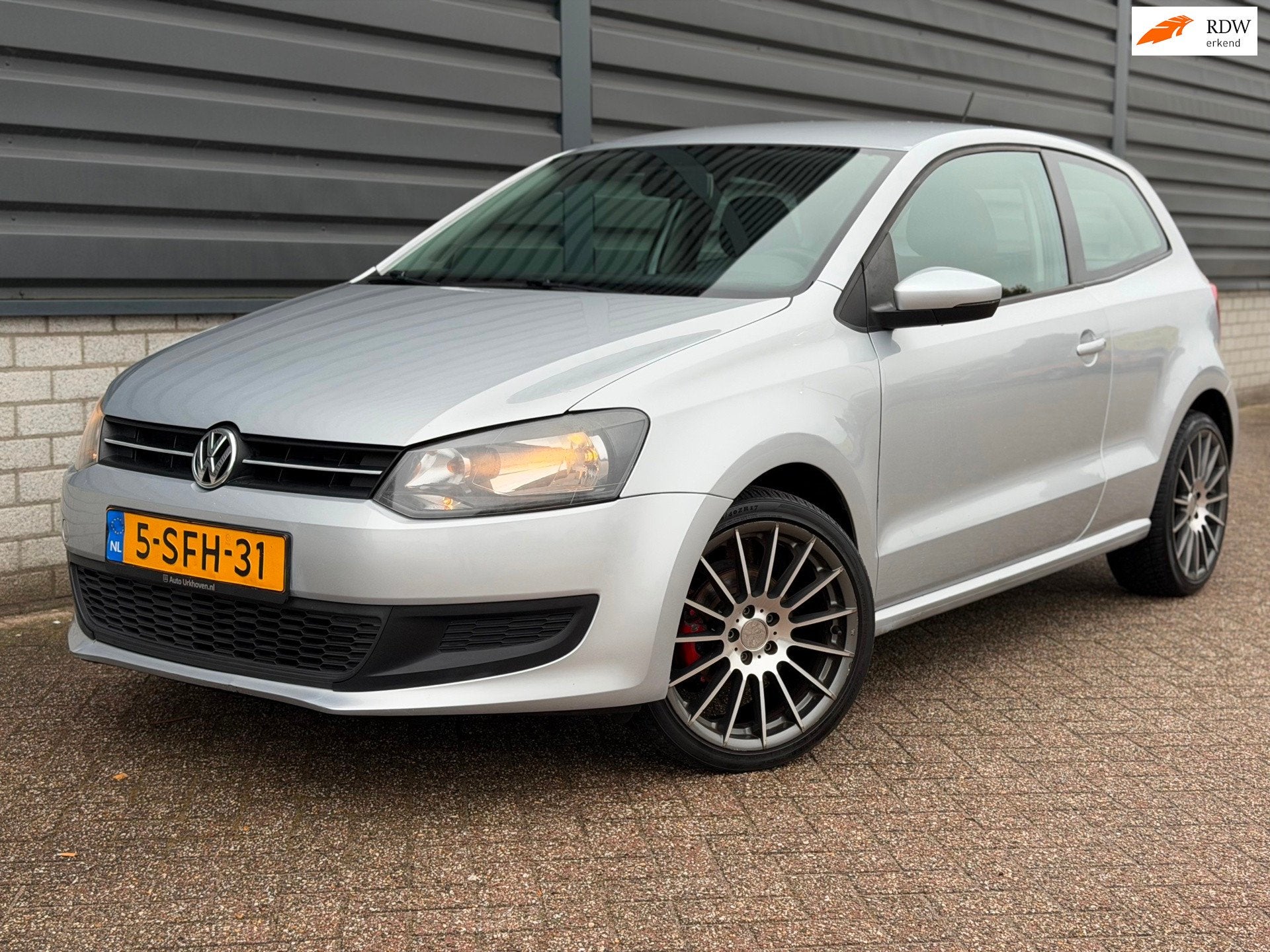 Volkswagen Polo 1.4-16V Trendline APK Sportvelgen, Auto's, Voorwielaandrijving, Zwart, 4 cilinders, Bedrijf