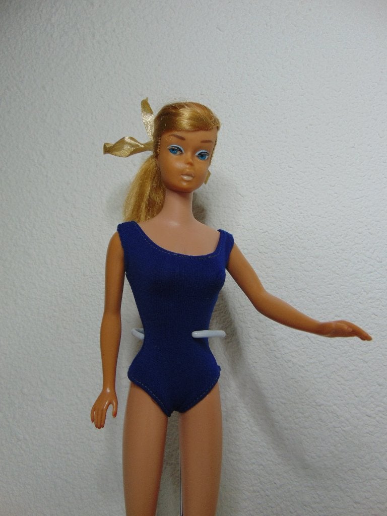 Mooie Swirl ponytail Barbie pop met blauw badpak, Ophalen of Verzenden, Gebruikt, Pop