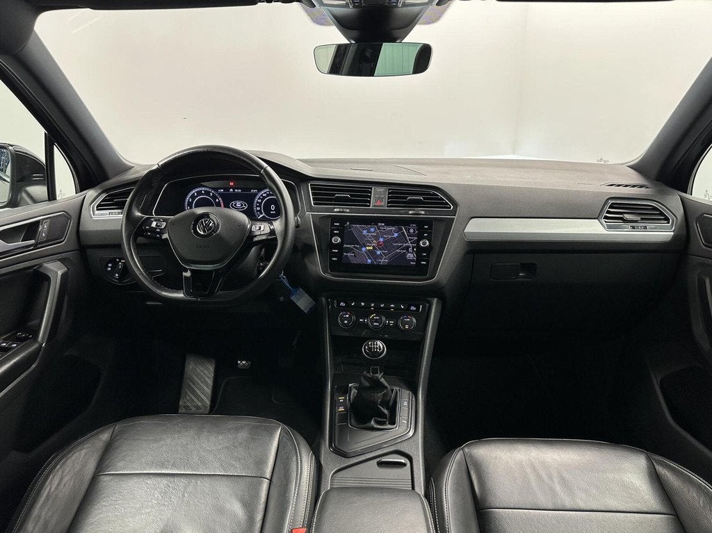 Volkswagen Tiguan 1.4 TSI ACT Comfortline Business R LEER CA, Voorwielaandrijving, 4 cilinders, Zwart, Handgeschakeld