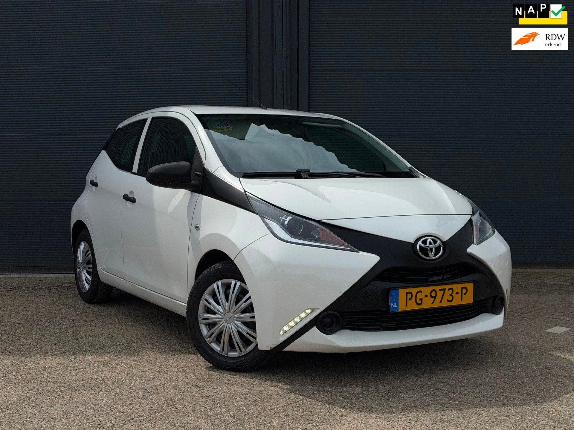 Toyota Aygo 1.0 VVT-i | Airco | 5 Deurs | E-Pakket | Bluetoo, Auto's, Voorwielaandrijving, Gebruikt, Euro 6, 4 stoelen