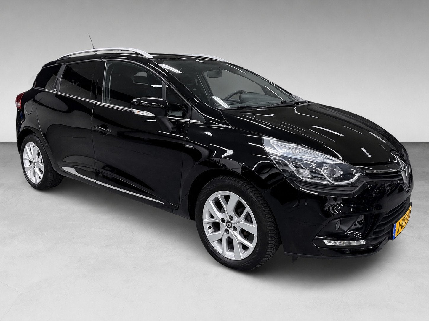Renault Clio Estate 0.9 TCe Limited 68DKM/ NAVI/AIRCO/MP3/PD, Stof, Gebruikt, Euro 6, 1098 kg