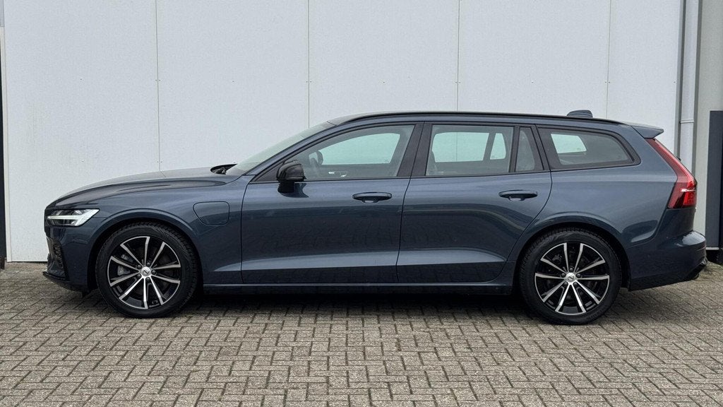 Volvo V60 2.0 T6 Plug-in hybrid AWD Plus Dark|HK Aud.|trekh|, Auto's, Volvo, Automaat, Gebruikt, 4 cilinders, Blauw