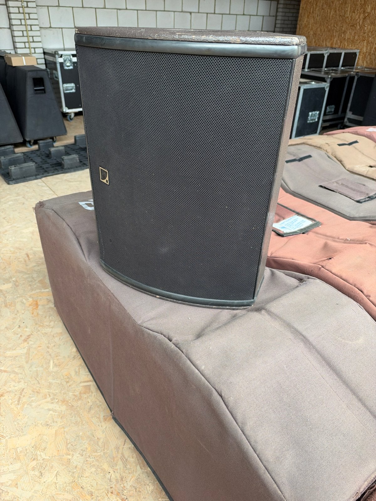 2x L-Acoustics 115XT HIQ in flightcase (4 sets beschikbaar), Muziek en Instrumenten, Ophalen of Verzenden, Gebruikt