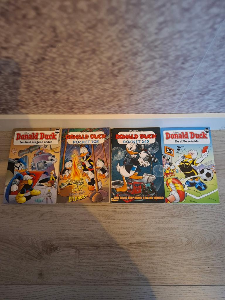 Donald duck pockets en vakantieboeken, Boeken, Meerdere stripboeken, Ophalen of Verzenden, Gelezen