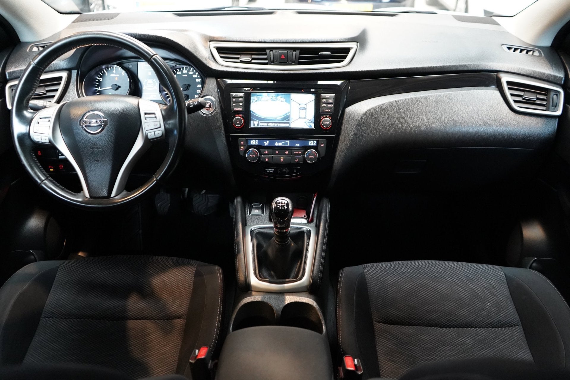 Foto 2 van Nissan Qashqai 1.2 Connect Edition | PANODAK | TREKHAAK | CR