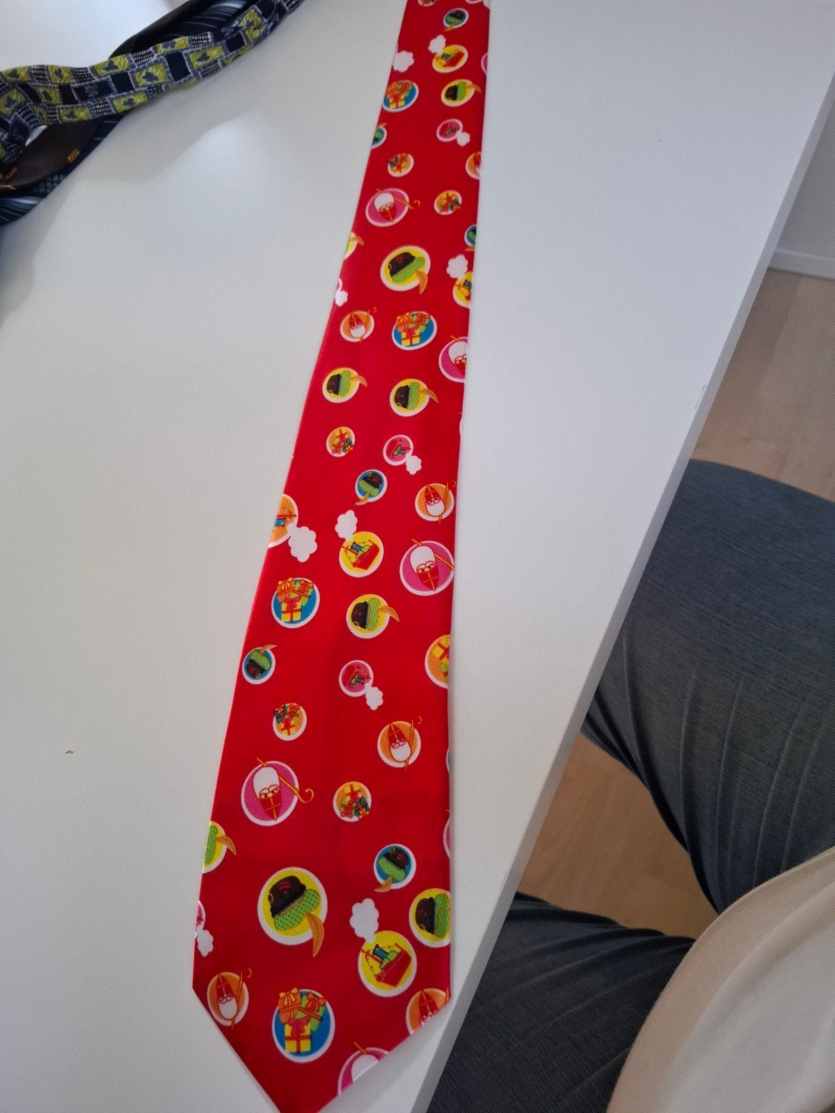 Stropdas van Sinterklaas - Feestelijke stropdas met patroon, Onbekend, Ophalen of Verzenden, Zo goed als nieuw, Met patroon