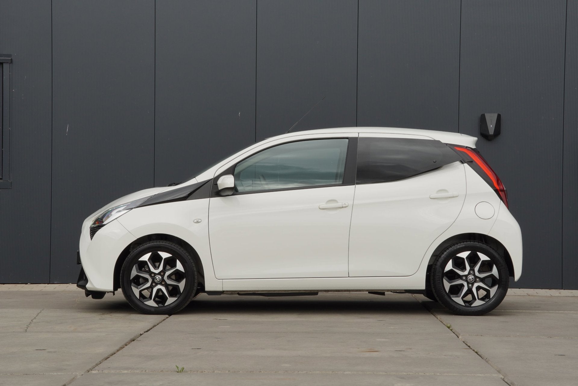 Toyota Aygo 1.0 VVT-i x-joy 2020 Airco 5 Deurs Carplay Camer, Voorwielaandrijving, Stof, Gebruikt, 4 stoelen