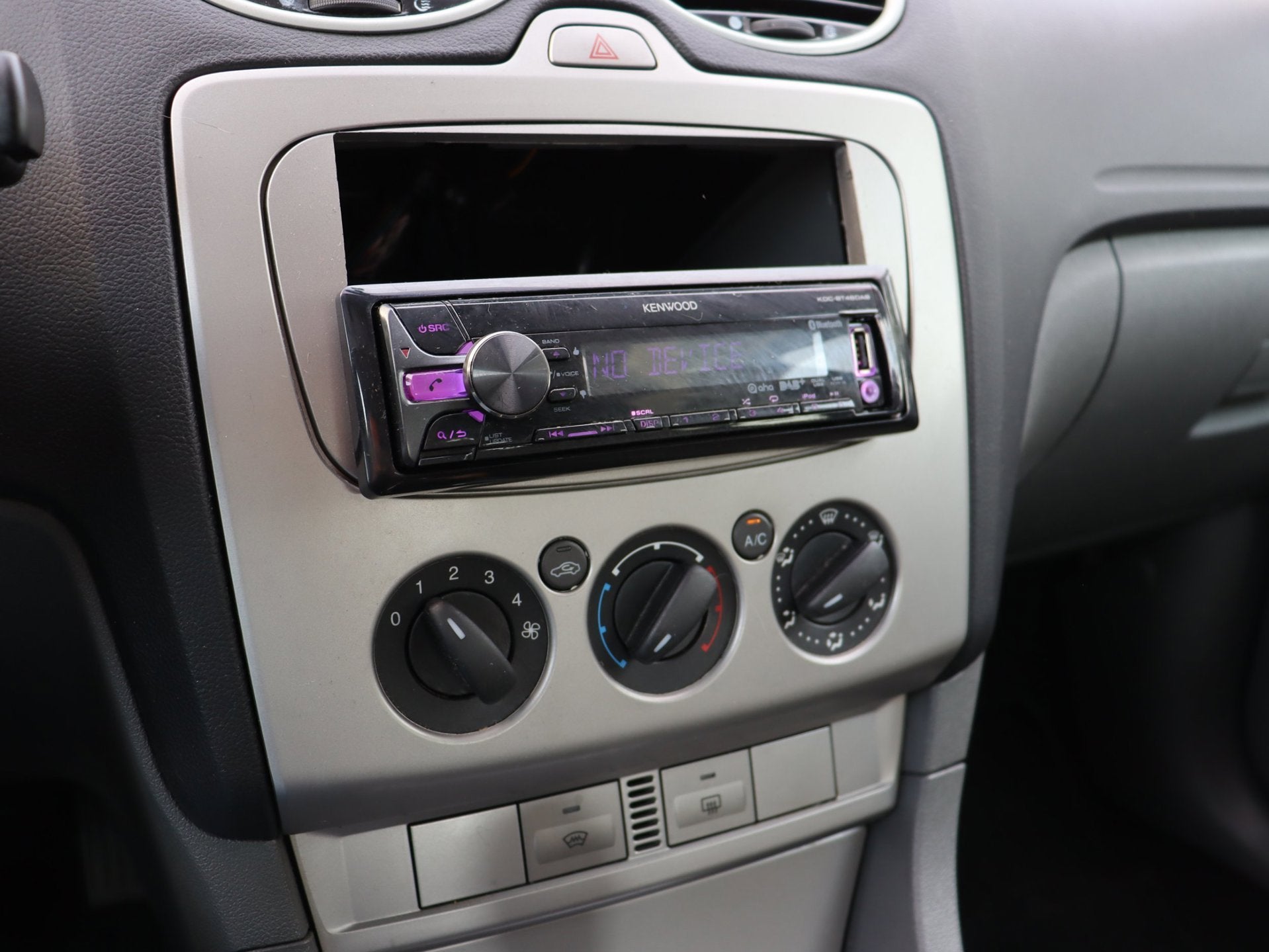 Foto 13 van Ford Focus Wagon 1.6 Trend airco LM *apk 02-2027*