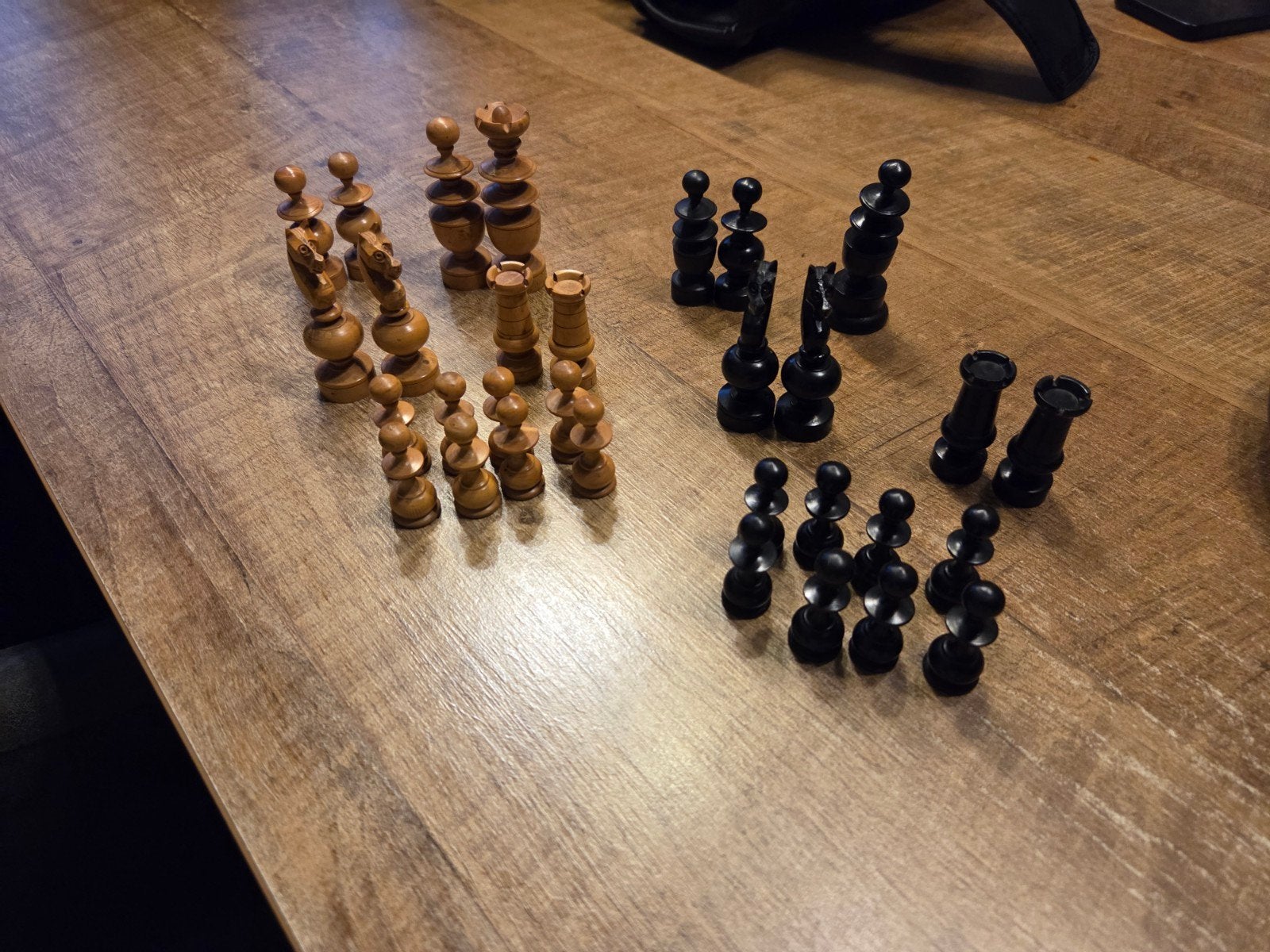 Antieke schaakstukken (zie beschrijving), Een of twee spelers, Ophalen of Verzenden, Gebruikt