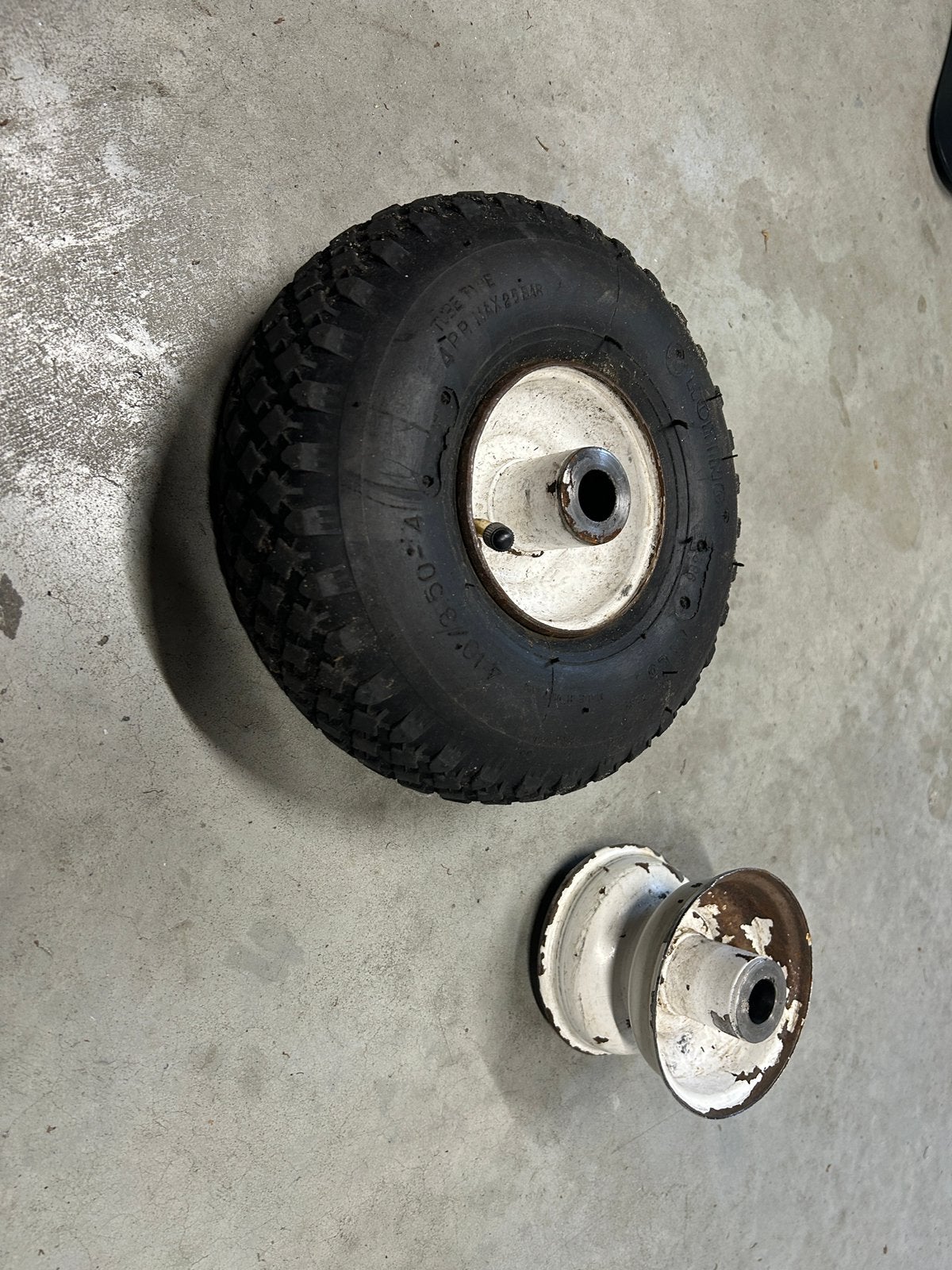 Toro Zero-Turn Timecutter voorwiel maaidek + velg, Ophalen, Zo goed als nieuw, 50 cm of meer