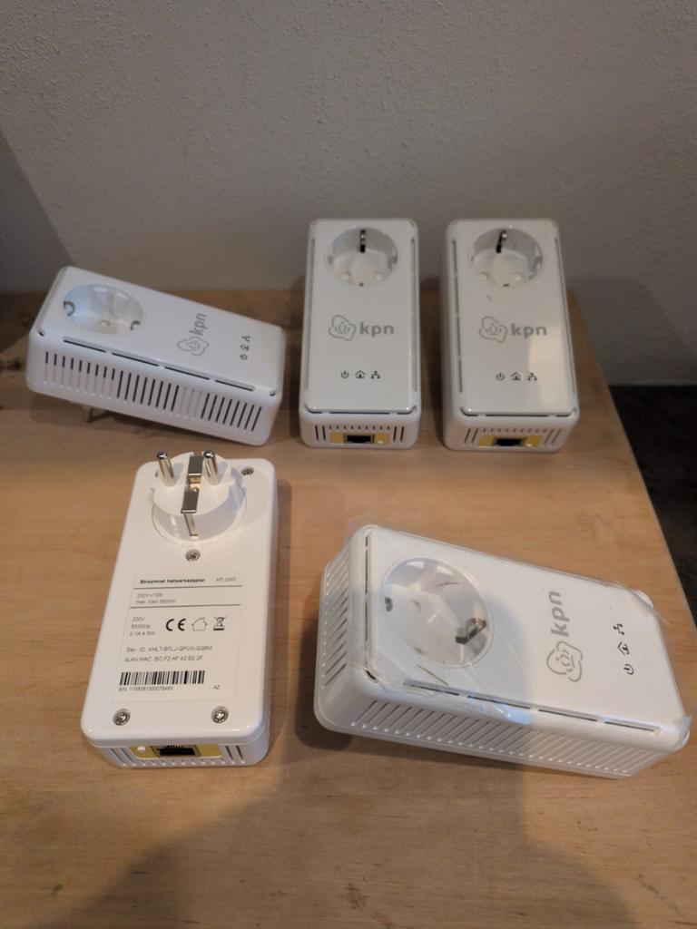 KPN Powerline Adapters (5 stuks) - Internet via stopcontact, Computers en Software, Ophalen, Gebruikt, KPN