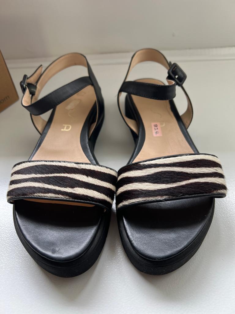 Unisa Sandalen met Zebraprint - Maat 40, Ophalen of Verzenden, Zo goed als nieuw, Zwart, Sandalen of Muiltjes