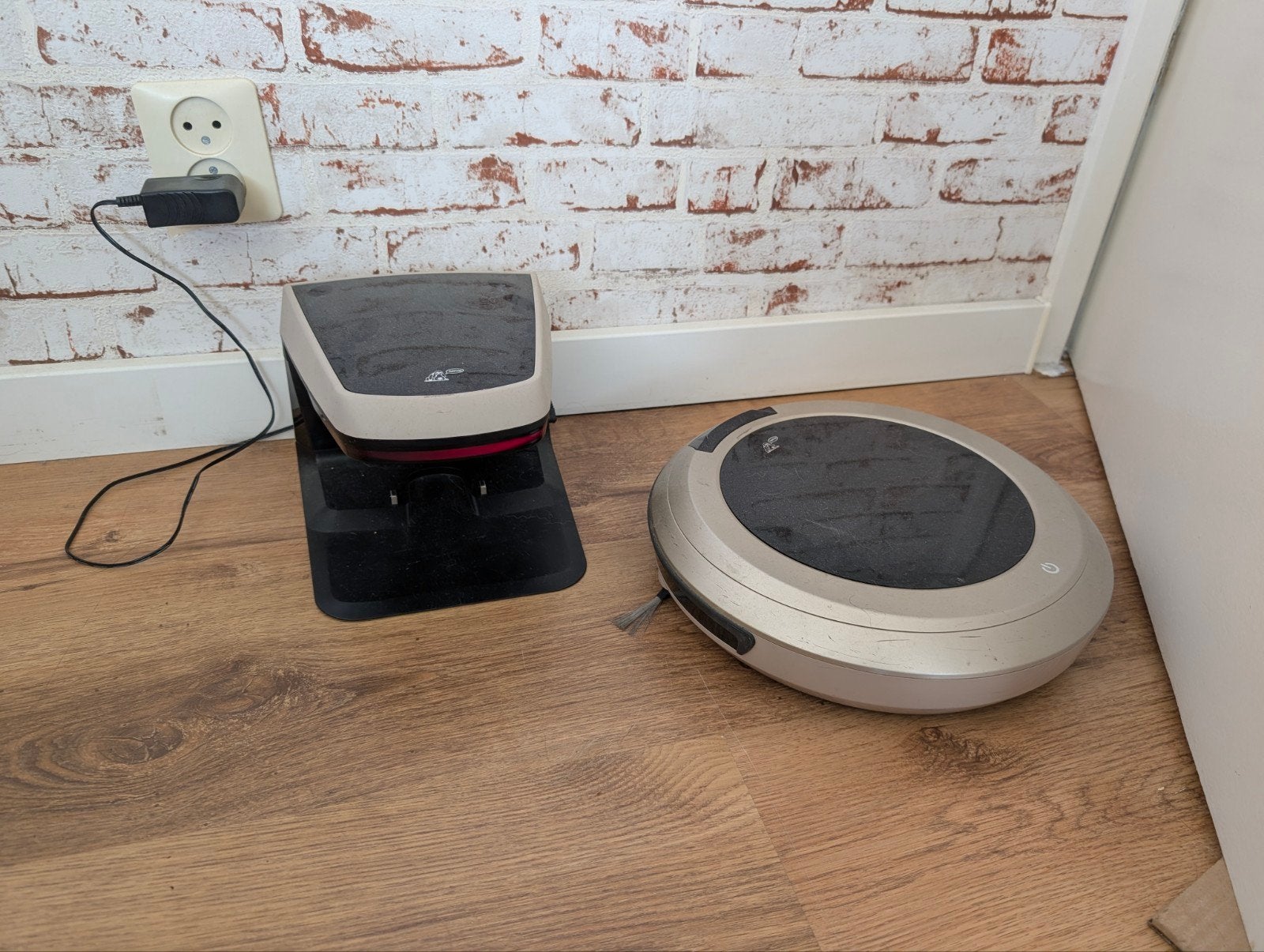 Robotstofzuiger met oplaadstation, Overige merken, Draadloos, Gebruikt, Ophalen of Verzenden