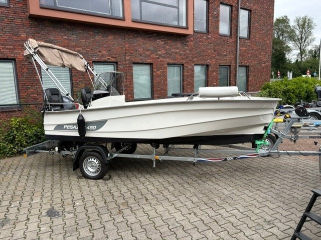 Pegazus 450 mert Yamaha F40 ELPT en trailer, Watersport en Boten, Vis- en Consoleboten, Ophalen, Viertaktmotor, Zo goed als nieuw