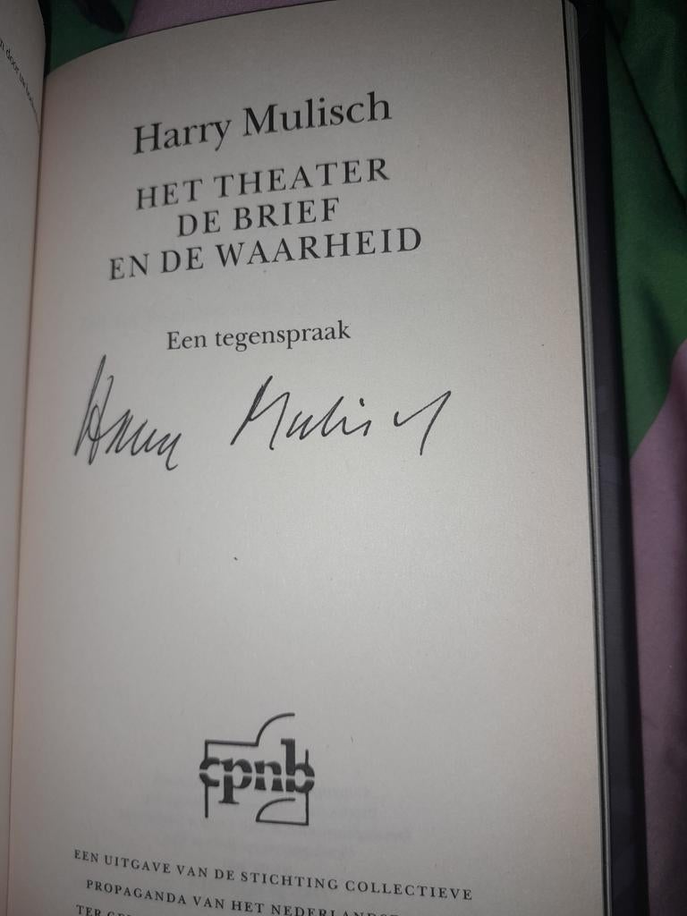 Mulisch- Het theater, de brief en de waarheid gesigneerd, Ophalen of Verzenden, Zo goed als nieuw, Harry Mulisch