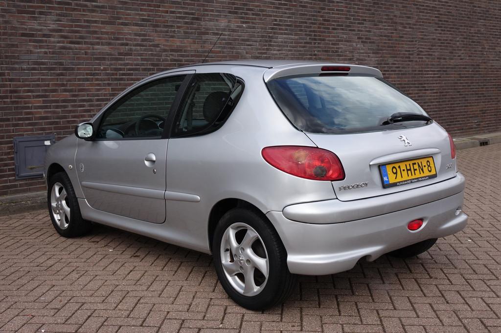 Peugeot 206 1.4 Génération, 3 deurs, airco, sportvelgen, z, Auto's, Voorwielaandrijving, 31 €/maand, 4 cilinders, Origineel Nederlands