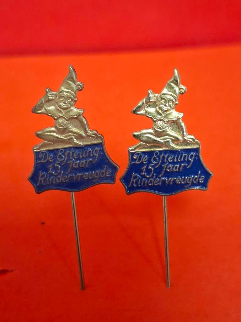 2 Efteling speldjes, Ophalen of Verzenden, Gebruikt, Overige onderwerpen