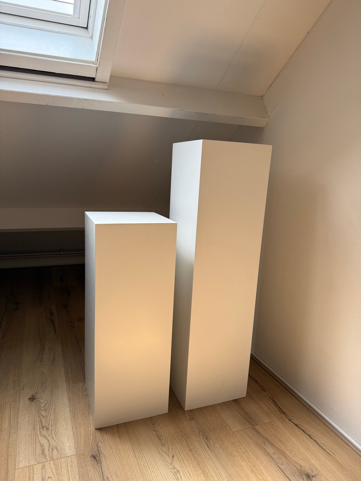 Witte MDF Zuilen (2 stuks) - Bruiloft - pilaren, Huis en Inrichting, Ophalen, Nieuw