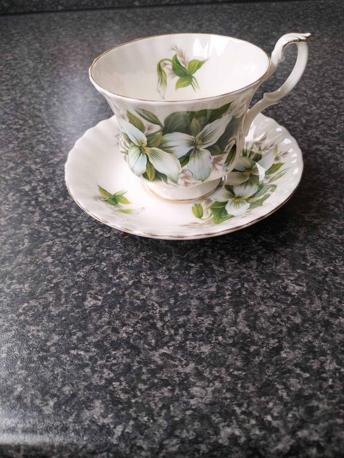 Royal Albert Trillium, Verzamelen, Ophalen of Verzenden, Gebruikt, Porselein, Kop en/of schotel