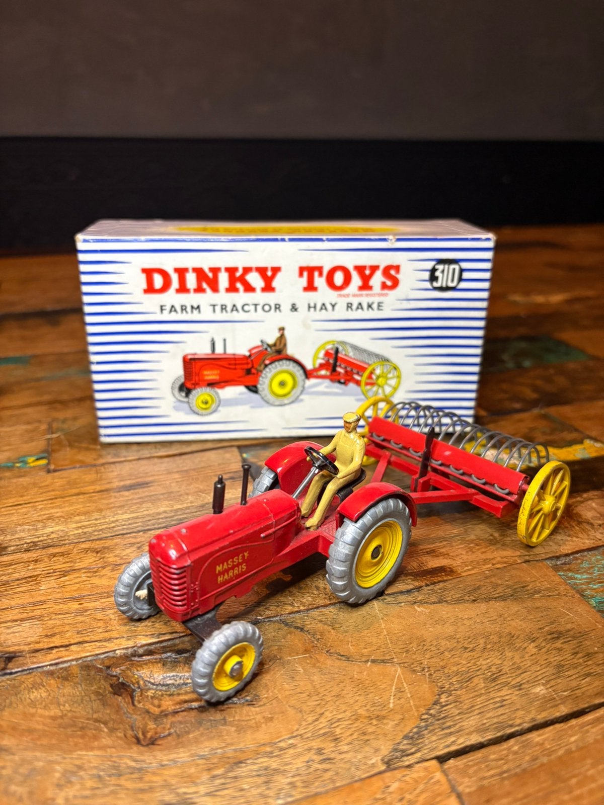 Dinky Toys 310 Farm Tractor Hay Rake Originele doos + inzet, Hobby en Vrije tijd, Modelauto's | 1:43, Ophalen of Verzenden, Zo goed als nieuw