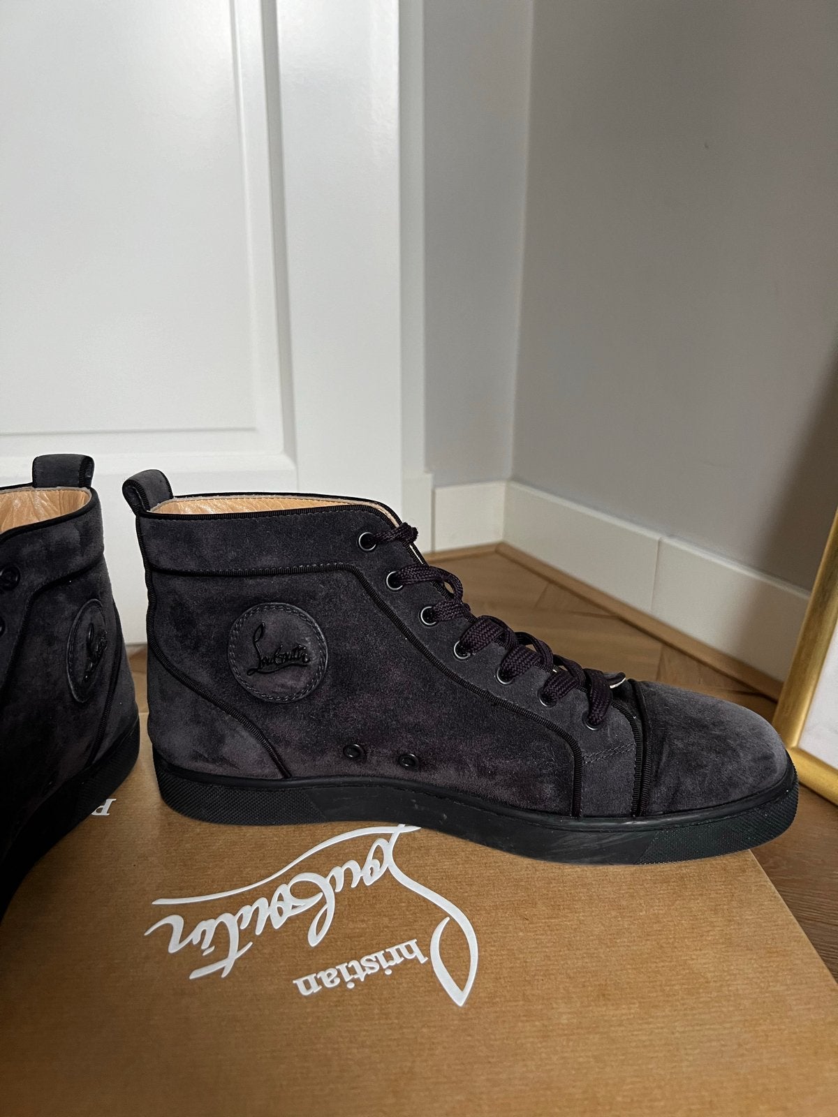 Christian Louboutin Velours, Ophalen of Verzenden, Nieuw, Overige kleuren, Sneakers of Gympen
