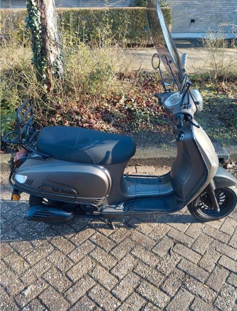 Nette La Souris Sourini - Blauw kenteken - Rijdt 45 km/u, Fietsen en Brommers, Snorfietsen en Snorscooters, Ophalen, Zo goed als nieuw