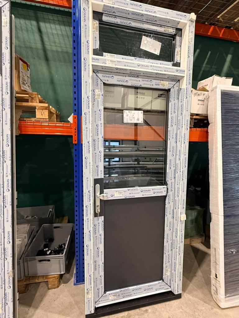 Nieuwe kunststof deur, Doe-het-zelf en Verbouw, Kozijnen en Schuifpuien, Kunststof, Deurkozijn, Nieuw, Inclusief glas